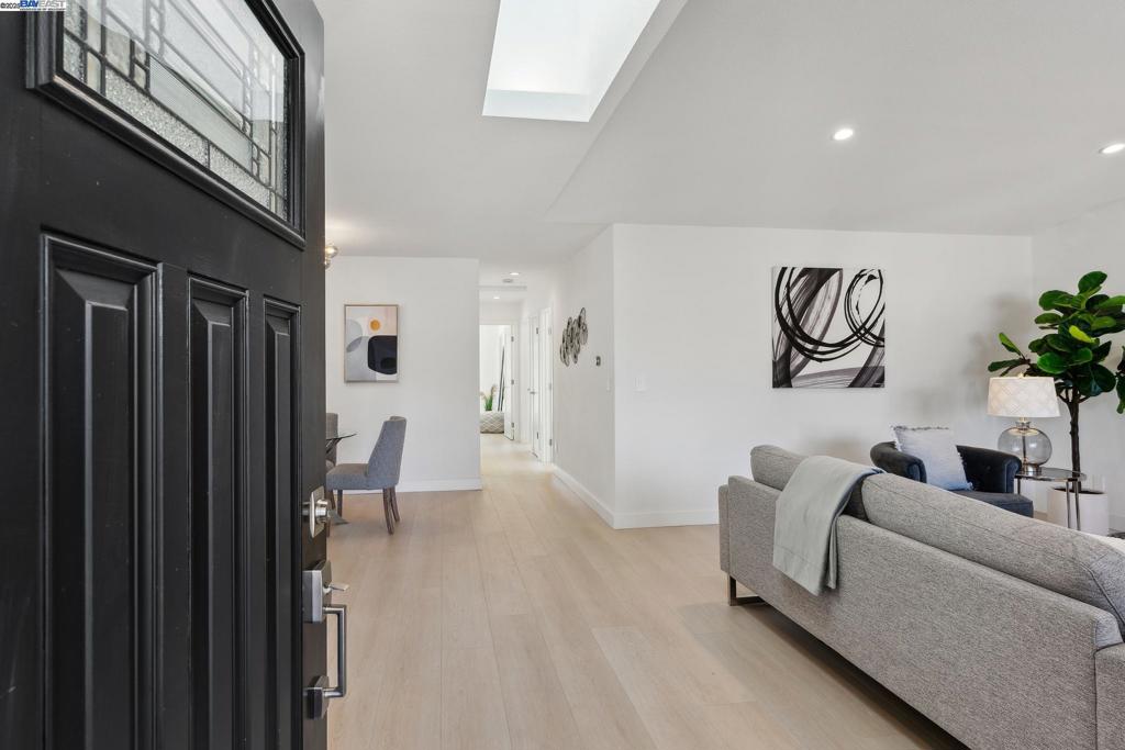 VINE HILL - Residential