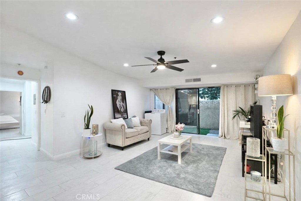 700 W 3rd Street