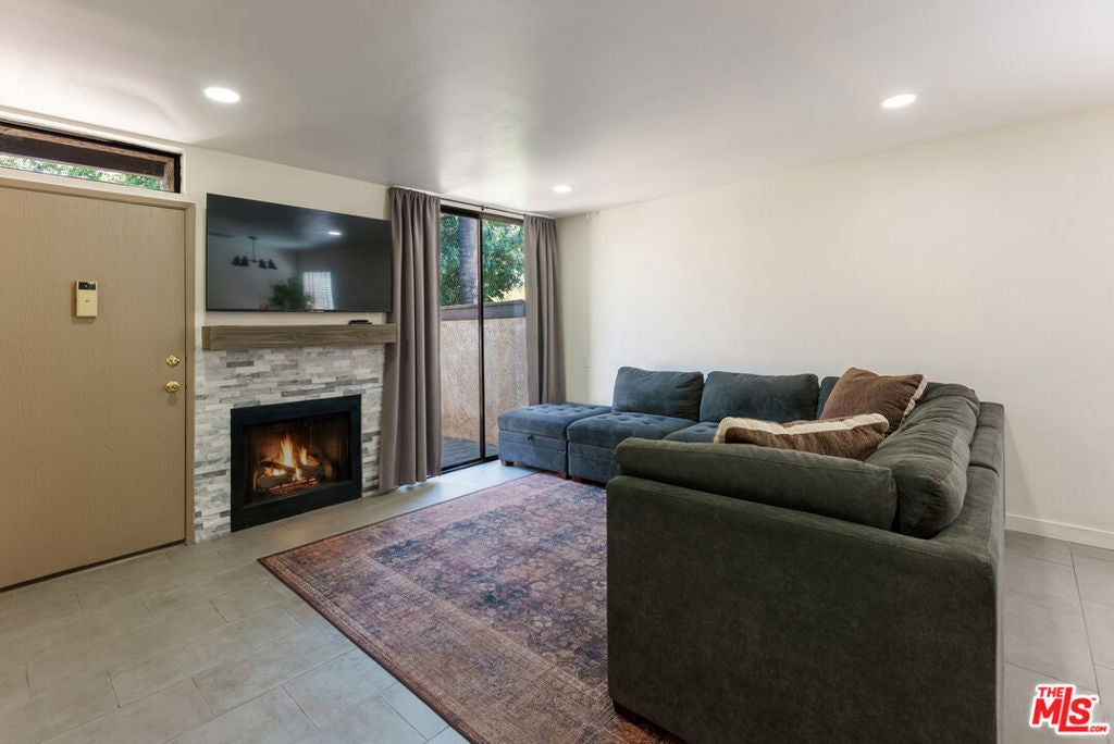 9376 Moonbeam Avenue 9, Panorama City CA 91402