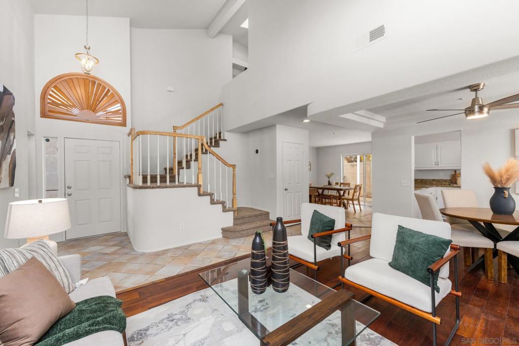 9720 Avenida Colino