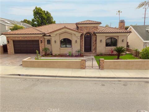 Photo of 2104 Ruhland Avenue, Redondo Beach, CA 90278 (MLS # CV26164186)