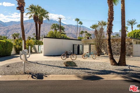 Photo of 275 N Michelle Road, Palm Springs, CA 92262 (MLS # 26998345)