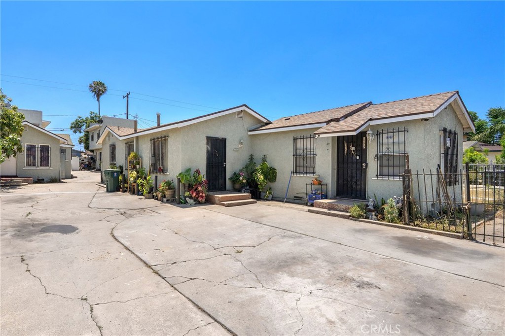 We are proud to present 1220 W 91st St, Los Angeles — a prime multifamily investment opportunity in one of L.A.’s rapidly evolving neighborhoods. Situated on a 6,752 sq ft R3 lot, this well-maintained 6-unit property offers a strong unit mix of one 2-bed/1-bath and five 1-bed/1-bath apartments, ideal for attracting a broad tenant base. A commuter’s dream, the location boasts quick access to both the 110 and 105 freeways, connecting you to Downtown, the South Bay, and LAX within minutes. With a current CAP rate of 4.72% and a GRM of 12.28, this asset is already producing stable income — but with room to grow. At market rents, investors can achieve a projected 9.26% CAP rate and 7.64 GRM, offering excellent upside potential. Priced at just $297 per square foot, 1220 W 91st St represents incredible value for savvy investors looking for long-term appreciation and cash flow in a dynamic L.A. submarket.