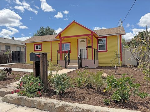 Photo of 810 Pine St, Corona, CA 92879 (MLS # CV26079201)