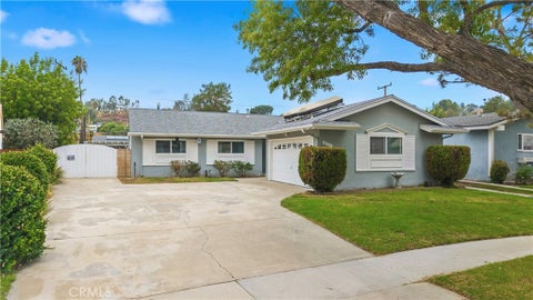 Photo of 27117 Elias Avenue Ave, Saugus, CA 91350 (MLS # SR26206986)