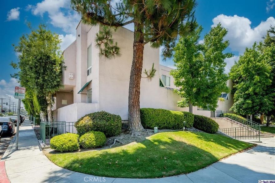 LOCATION, LOCATION, LOCATION!!! Standard Sale! Don’t miss this incredible opportunity to own a beautifully designed townhome in an unbeatable location close to shops, schools, restaurants and freeways and AMERICANA.

This charming townhouse offers a private entrance from the street, open floor plan, with lots of natural lighting coming in from the multiple skylights. This 3 bedrooms/3 baths unit is recently remodeled. New sliding doors, new paint, new countertop and more. The living room features high beam ceilings, a gas fireplace and two sliding doors that open to a balcony. The dining area connects to a large outdoor patio, perfect for outdoor dining. The bright kitchen is fully updated with new cabinets, quartz countertops, and stainless steel appliances, skylights and even a breakfast area. Upstairs are  the master suite includes a skylight bathroom with a jacuzzi tub, along with a second bedroom & bath. A third bedroom & bath are conveniently located on the lower level w/its own patio. In-unit laundry.

 Residents enjoy direct access from the secure subterranean garage with 2 parking spaces, storage cabinets, and community amenities such as a pool and controlled building access.