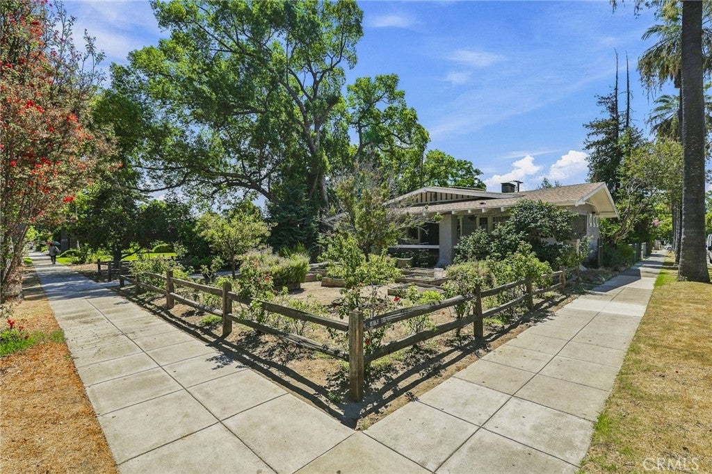 425 W E Street