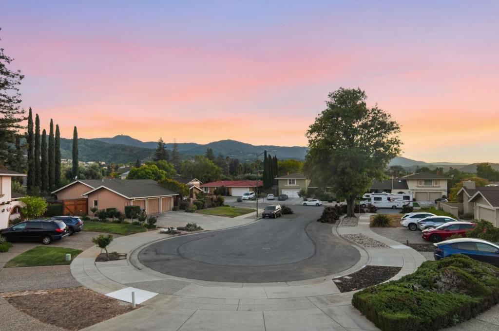 6894 Serenity Court