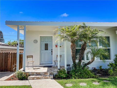 Photo of 1310 Curtis Avenue, Manhattan Beach, CA 90266 (MLS # SB25162963)