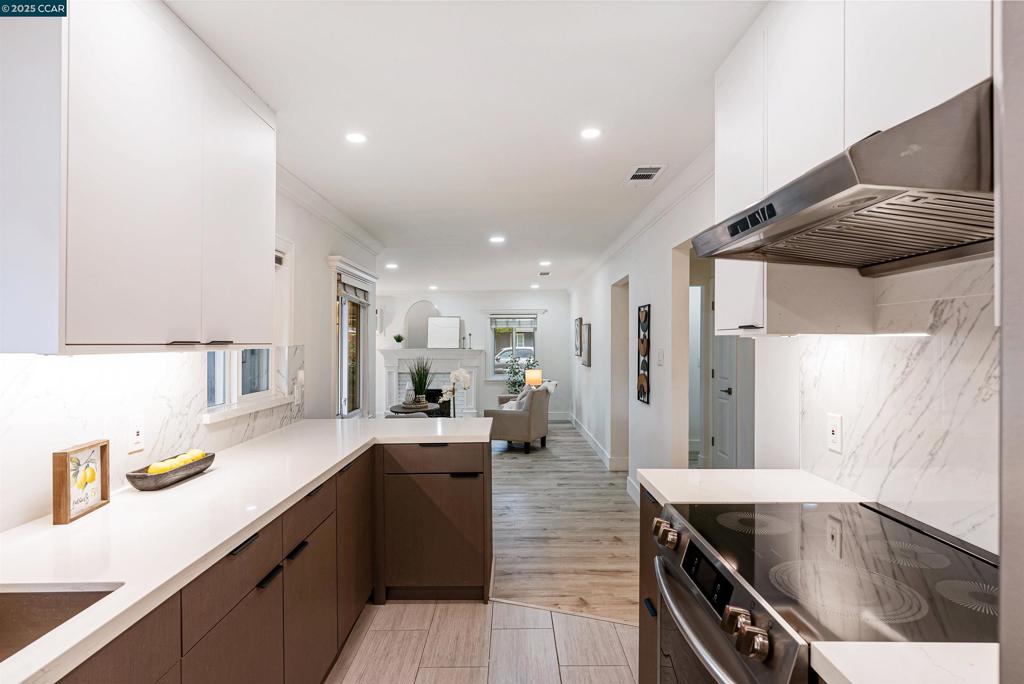 GREGORY GARDENS - Residential