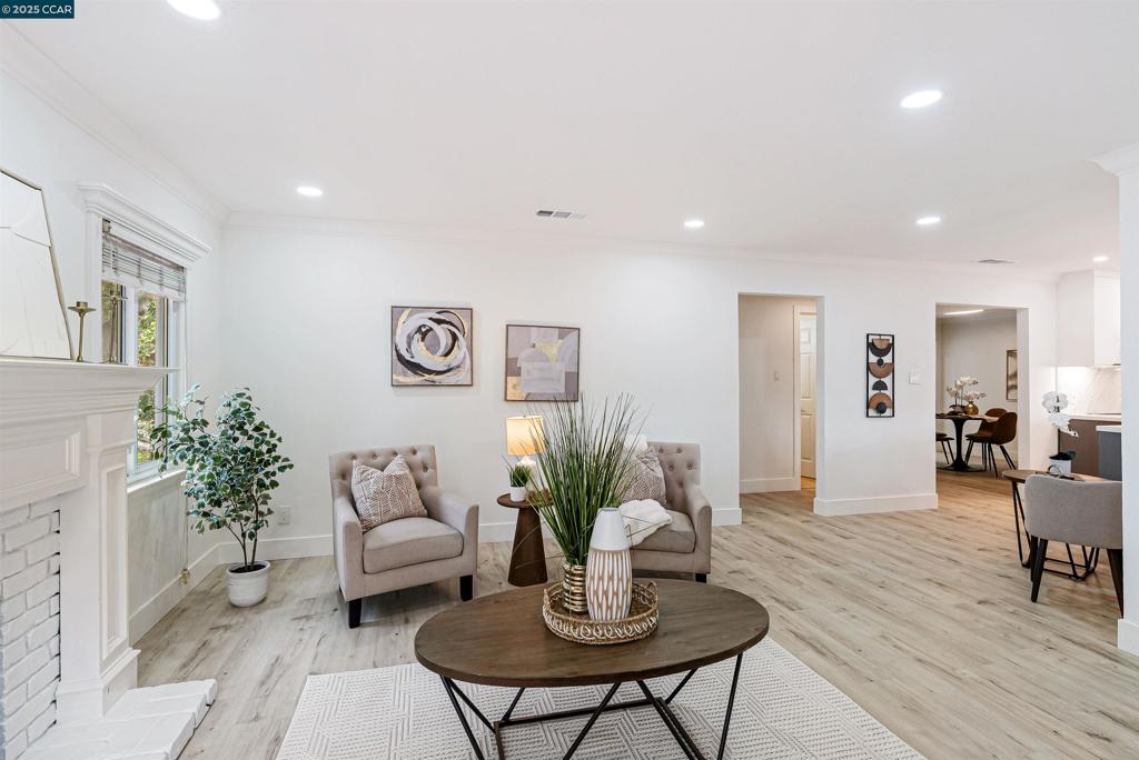 GREGORY GARDENS - Residential