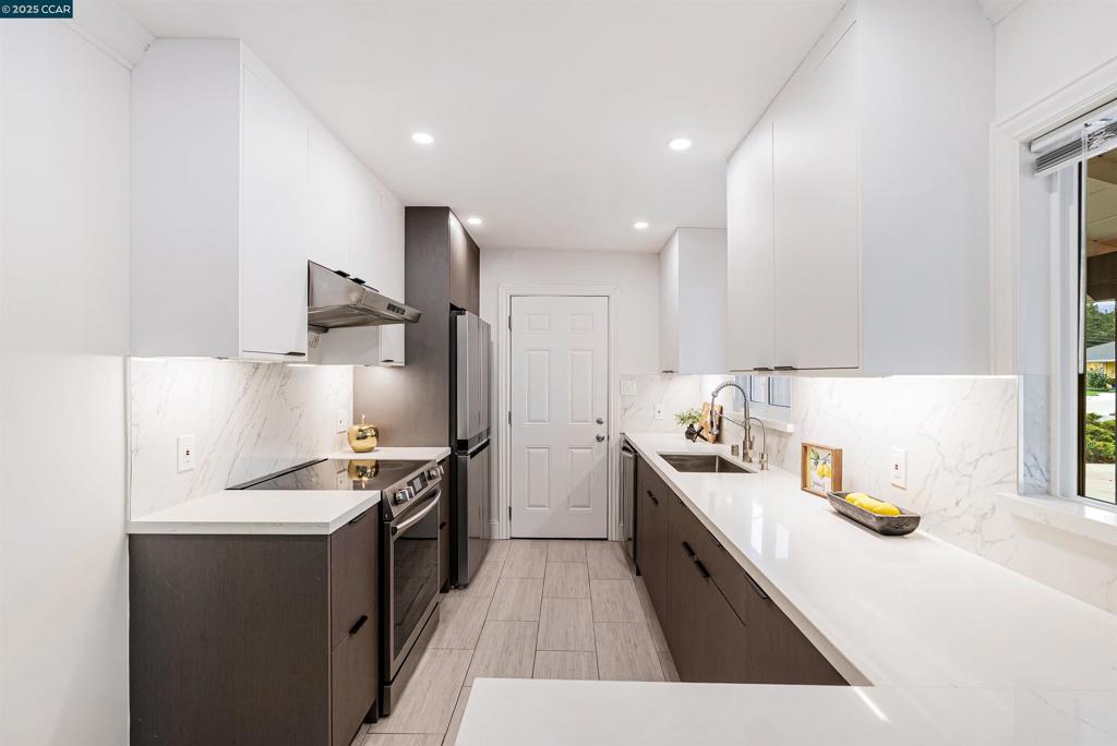 GREGORY GARDENS - Residential