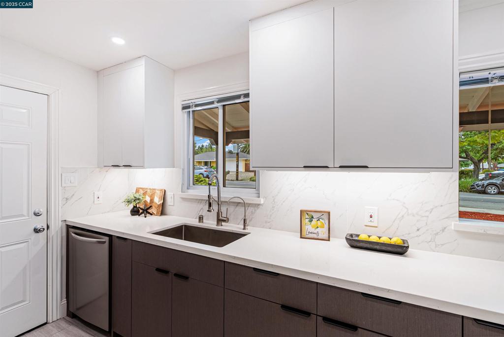 GREGORY GARDENS - Residential