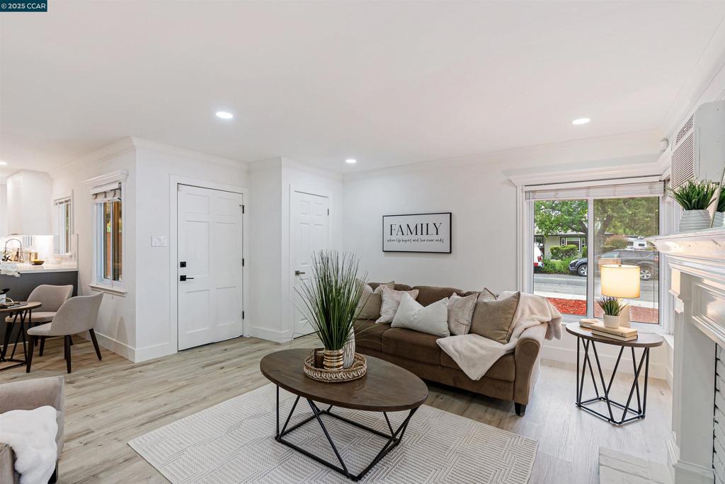 GREGORY GARDENS - Residential
