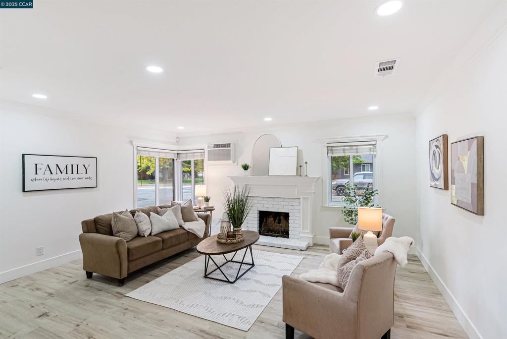 GREGORY GARDENS - Residential