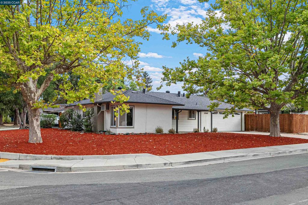 GREGORY GARDENS - Residential