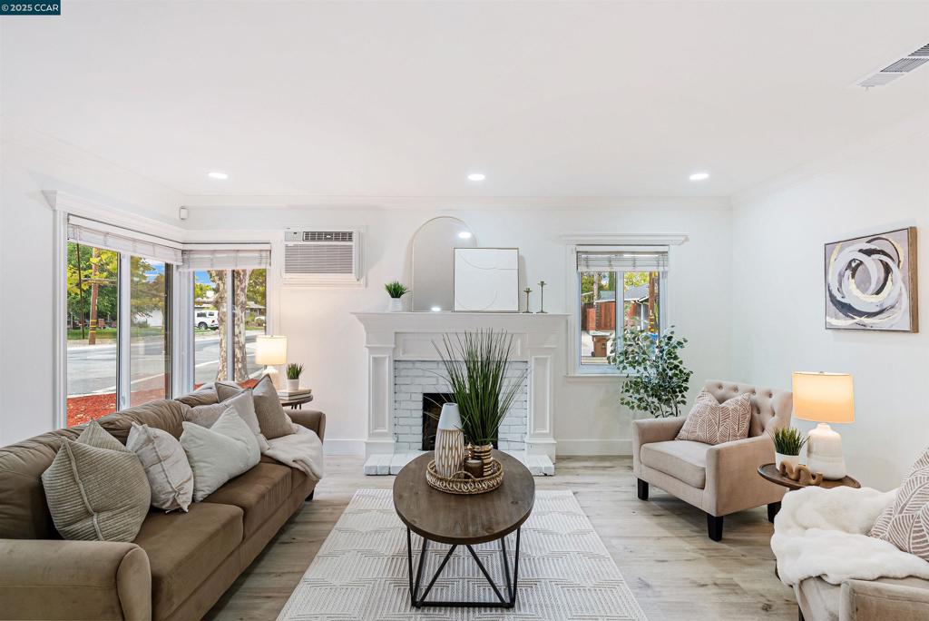 GREGORY GARDENS - Residential