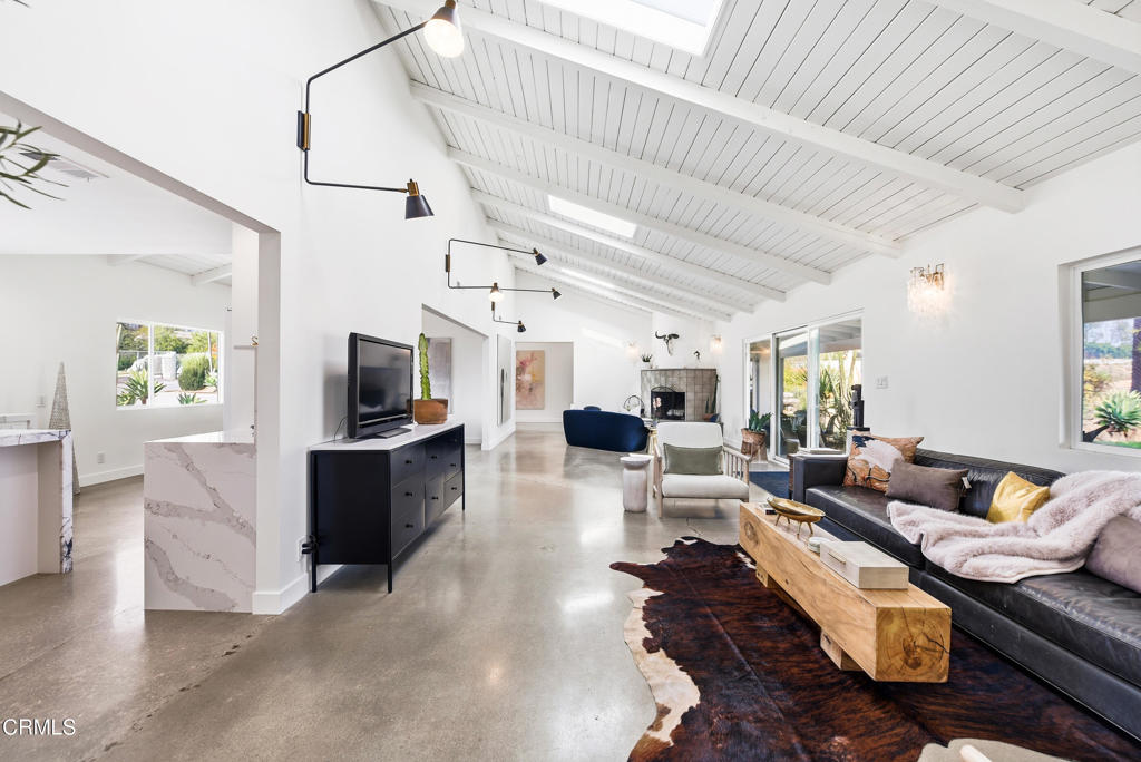 Las Posas Estates - 5249 - Residential