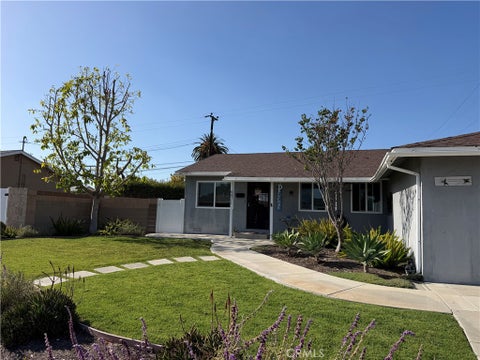 Photo of 6471 Brown Circle, Huntington Beach, CA 92647 (MLS # OC26122748)