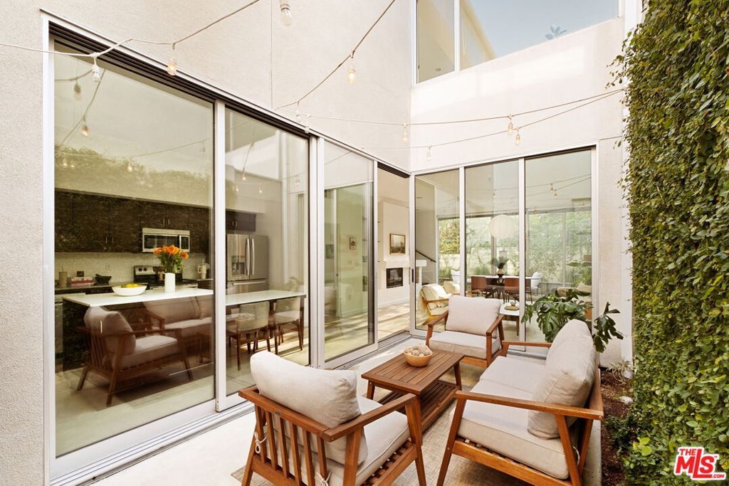 Photo of 4270 Perlita Avenue, Los Angeles, CA 90039 (MLS # 25593479)