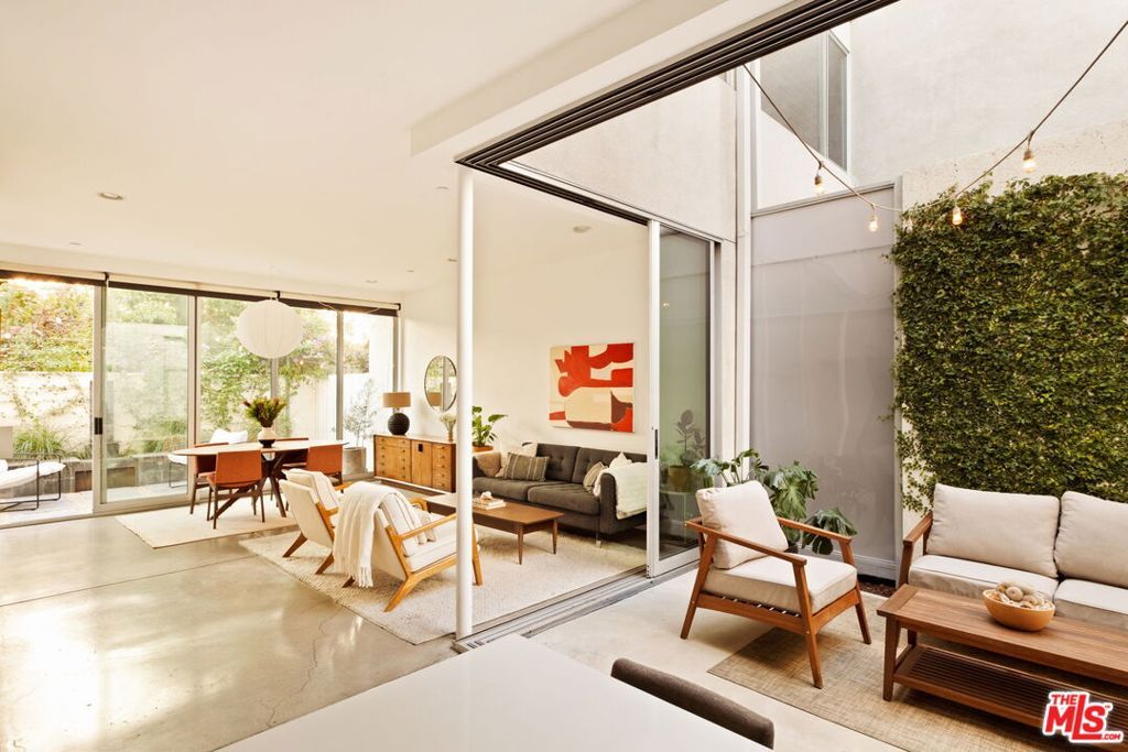 Photo of 4270 Perlita Avenue, Los Angeles, CA 90039 (MLS # 25593479)