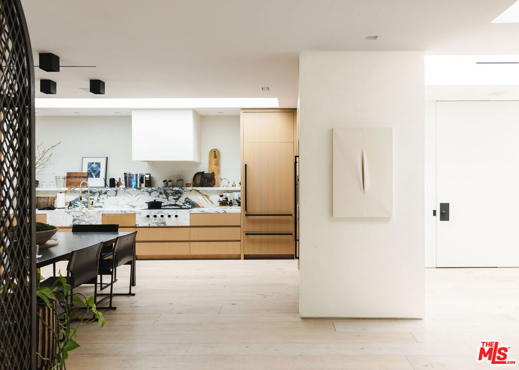 1952 N Beverly Drive