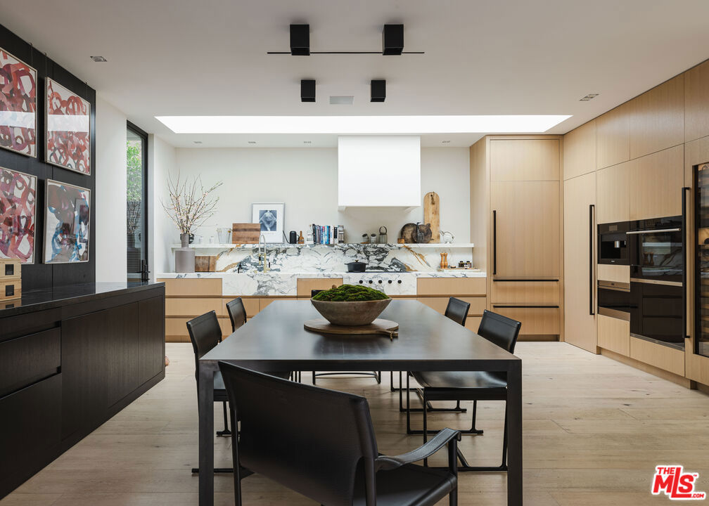 1952 N Beverly Drive