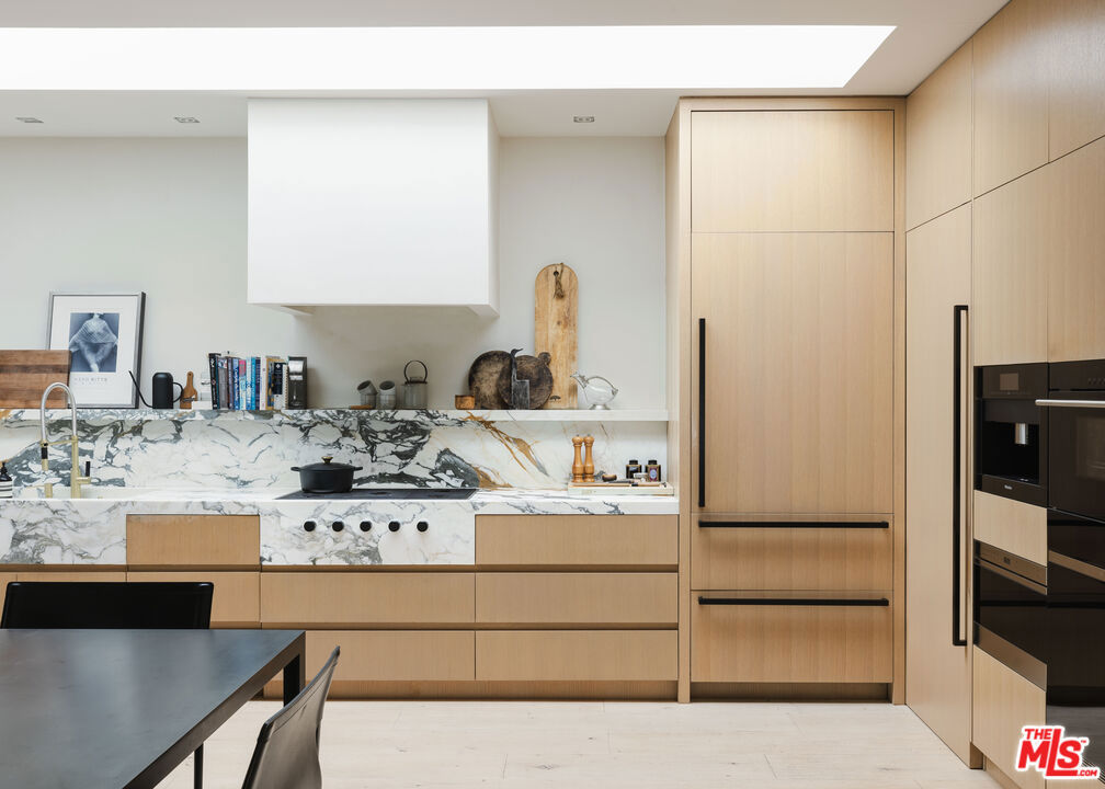 1952 N Beverly Drive