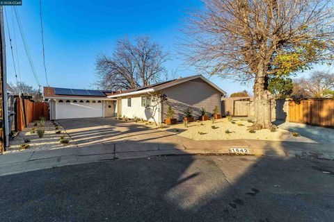 Photo of 1642 Balboa Ct Ct, Pleasant Hill, CA 94523 (MLS # 41122922)