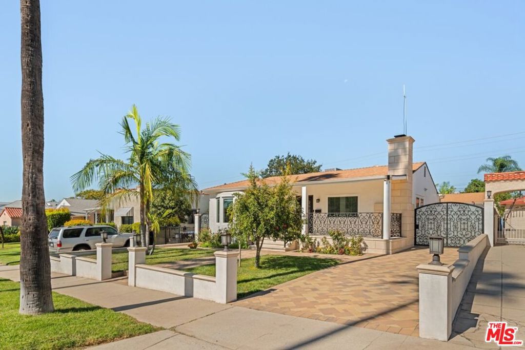 Photo of 1259 Western Avenue, Glendale, CA 91201 (MLS # 26101632)