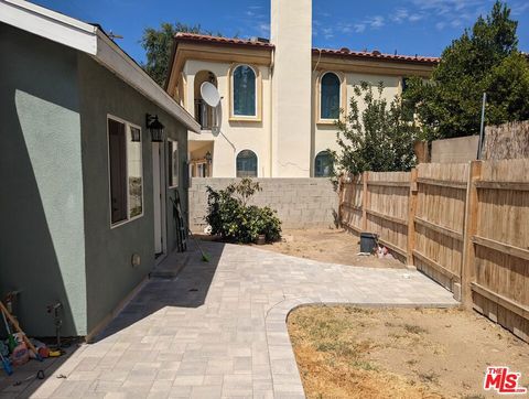 Photo of 5335 Rhea Avenue, Los Angeles, CA 91356 (MLS # 25607117)