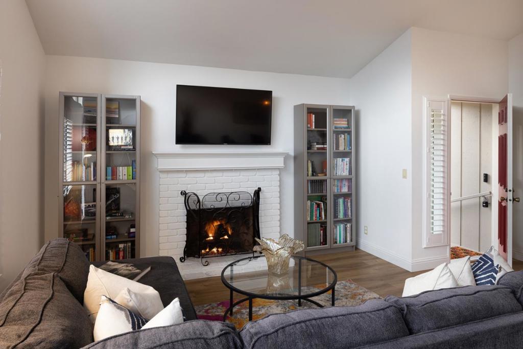 3850 Rio Road 63