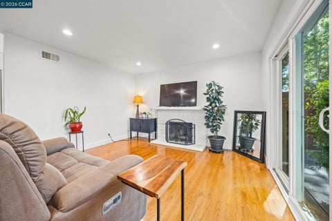 Photo of 3585 Esperanza Drive Dr, Concord, CA 94519 (MLS # 41134559)