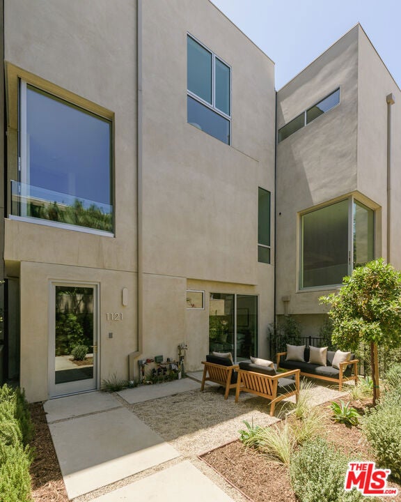 1119 Sanborn Avenue, Los Angeles CA 90029
