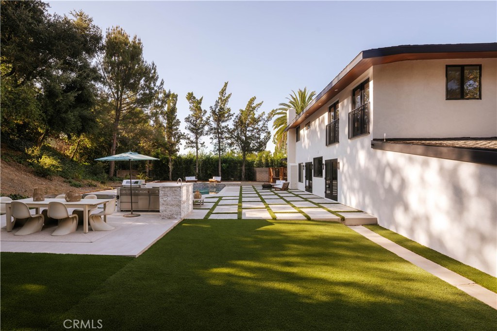 4041 Vanalden Avenue