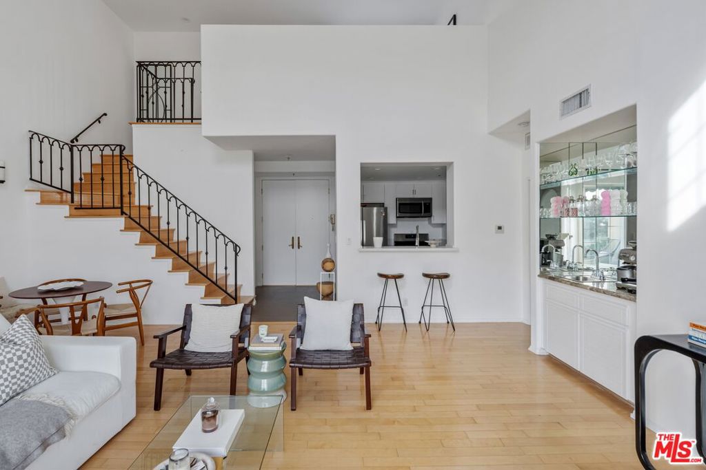 930 N Doheny Drive 305