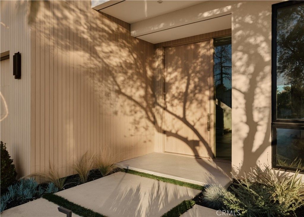 Photo of 5004 Enfield, Encino, CA 91316 (MLS # SR26019901)