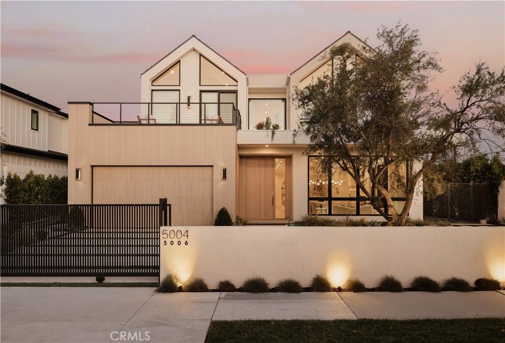 Photo of 5004 Enfield, Encino, CA 91316 (MLS # SR26019901)