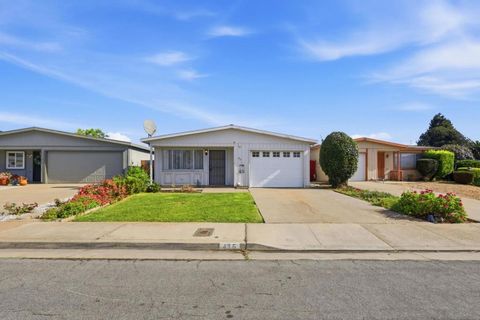 Photo of 415 Spruce Circle, Watsonville, CA 95076 (MLS # ML82041530)