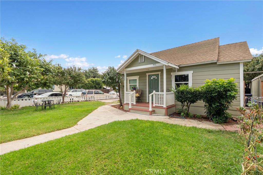 926 E Pine