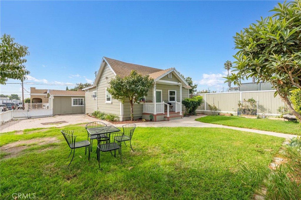 926 E Pine