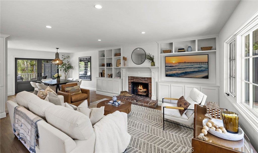 916 Bluebird Canyon Drive