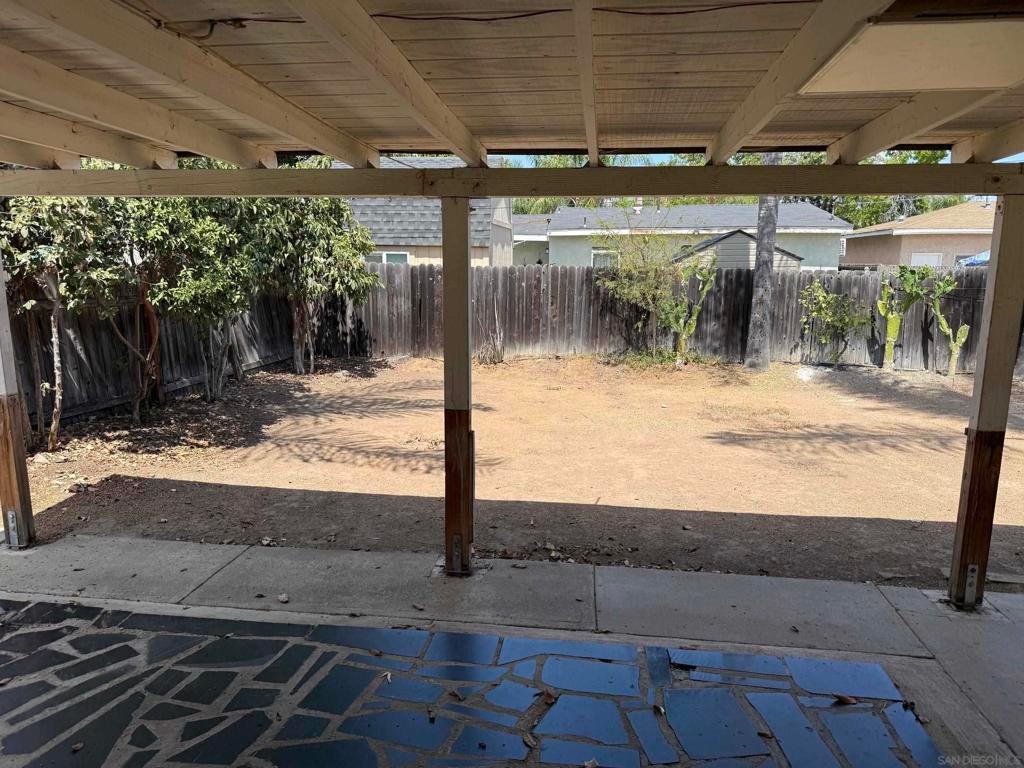 1422 S Maple