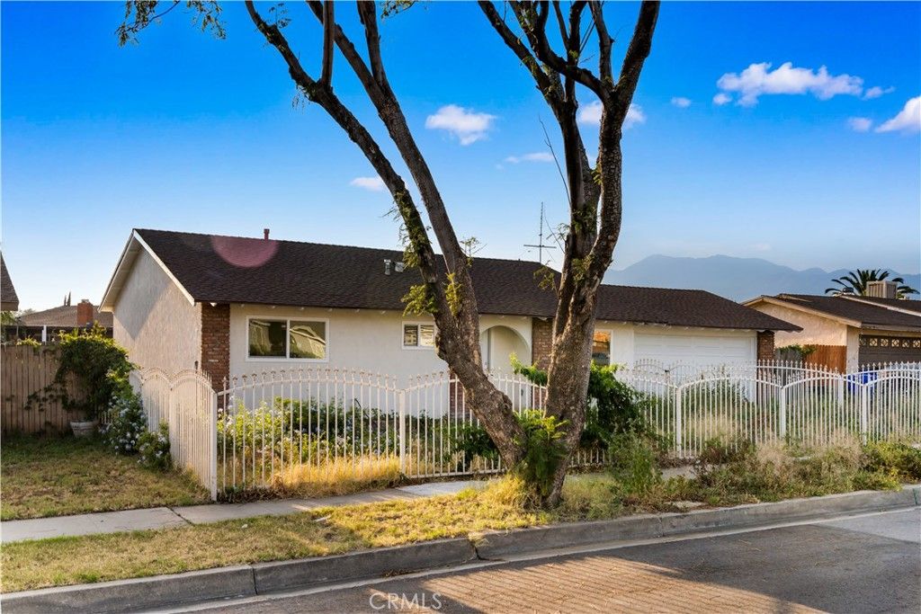 Photo of 8646 Tamarind Avenue, Fontana, CA 92335 (MLS # WS26087897)