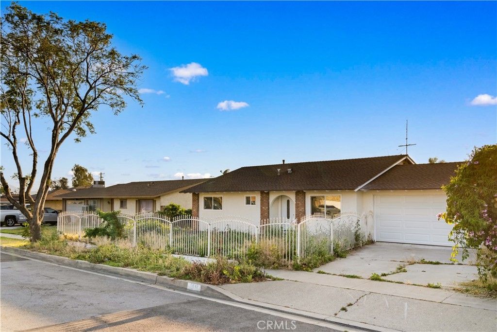 Photo of 8646 Tamarind Avenue, Fontana, CA 92335 (MLS # WS26087897)