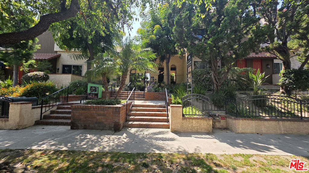 1711 Grismer Avenue 56