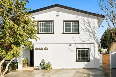 Photo of 8440 Gloria Ave, North Hills, CA 91343 (MLS # SR26037630)