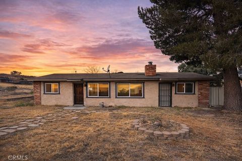 Photo of 15404 Seals Rd, Victorville, CA 92394 (MLS # BB26085786)