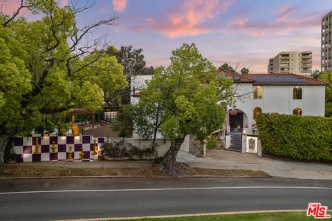 Photo of 2240 Hillhurst Avenue, Los Angeles, CA 90027 (MLS # 25546561)