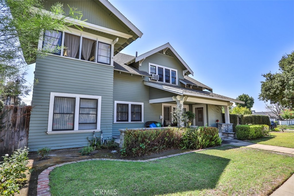 306 E Foothill